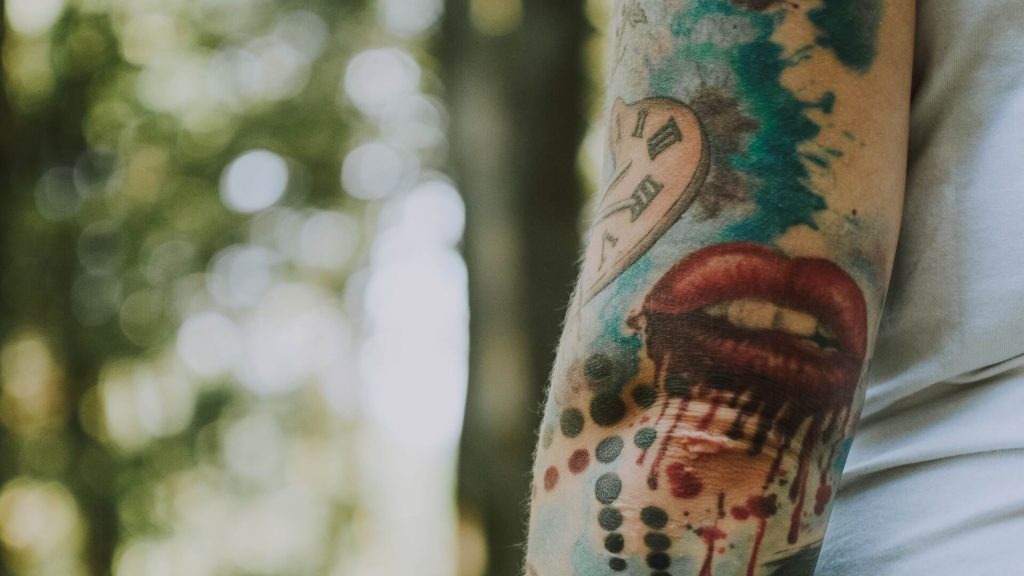 A tattoo style mimicking the appearance of watercolor paintings, known for its vibrant and flowing colours.